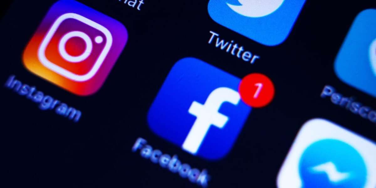 InstagramFacebookIconsOniPhone2