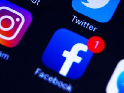 InstagramFacebookIconsOniPhone2
