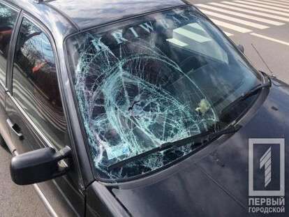 Открытый перелом ноги: на Днепропетровщине автомобиль на пешеходном переходе сбил мужчину (Фото)