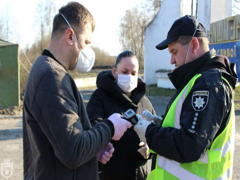 Пандемия COVID-19: в Украине появляются блокпосты, где будут ловить сбежавших с карантина