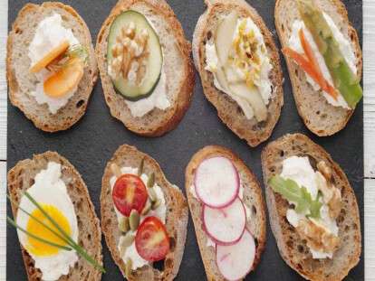 Не только кефир и яблоко: 5 самых полезных для метаболизма перекусов перед сном