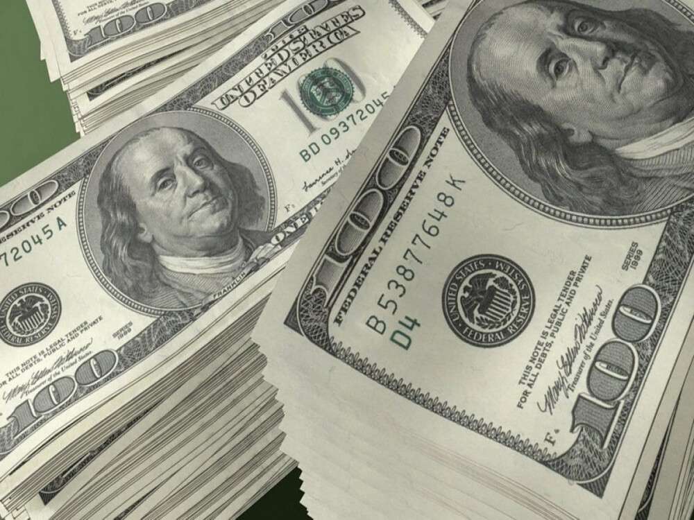НБУ на 1 апреля резко снизил официальный курс доллара