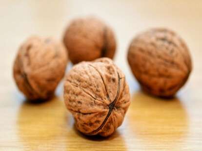 1586847412_walnuts-552975_1280