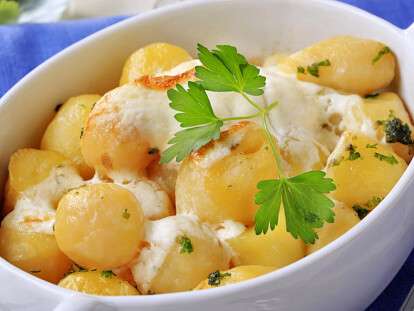 244814_fe7c2b8d_b1f74483b33bdad41da437bc99275cb4_01_molodaya_kartoshka_v_smetane_shutterstock_63741721