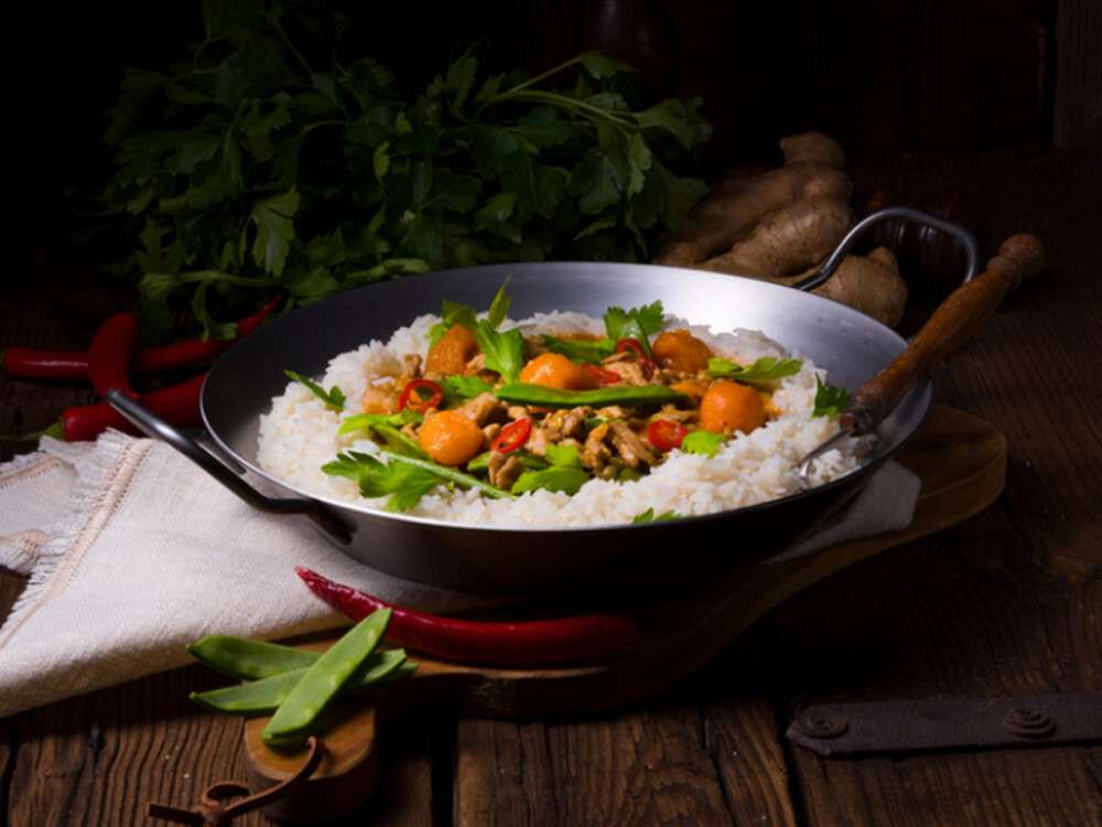 Овощное рагу с курицей и рисом: все, что нужно для сытного и полноценного приема пищи