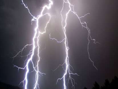 Ребенка убило ударом молнии: на Николаевщине произошло жуткая трагедия