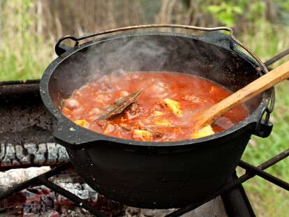 shourpa - tomato soup on the fire