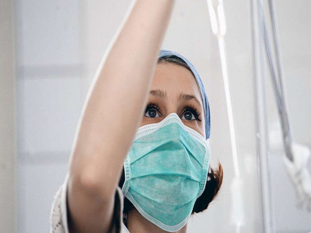 Под Днепром неадекватный пациент избил медсестру