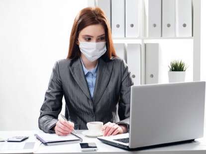 sick-businesswoman-protective-medical-mask-office_112337-1727