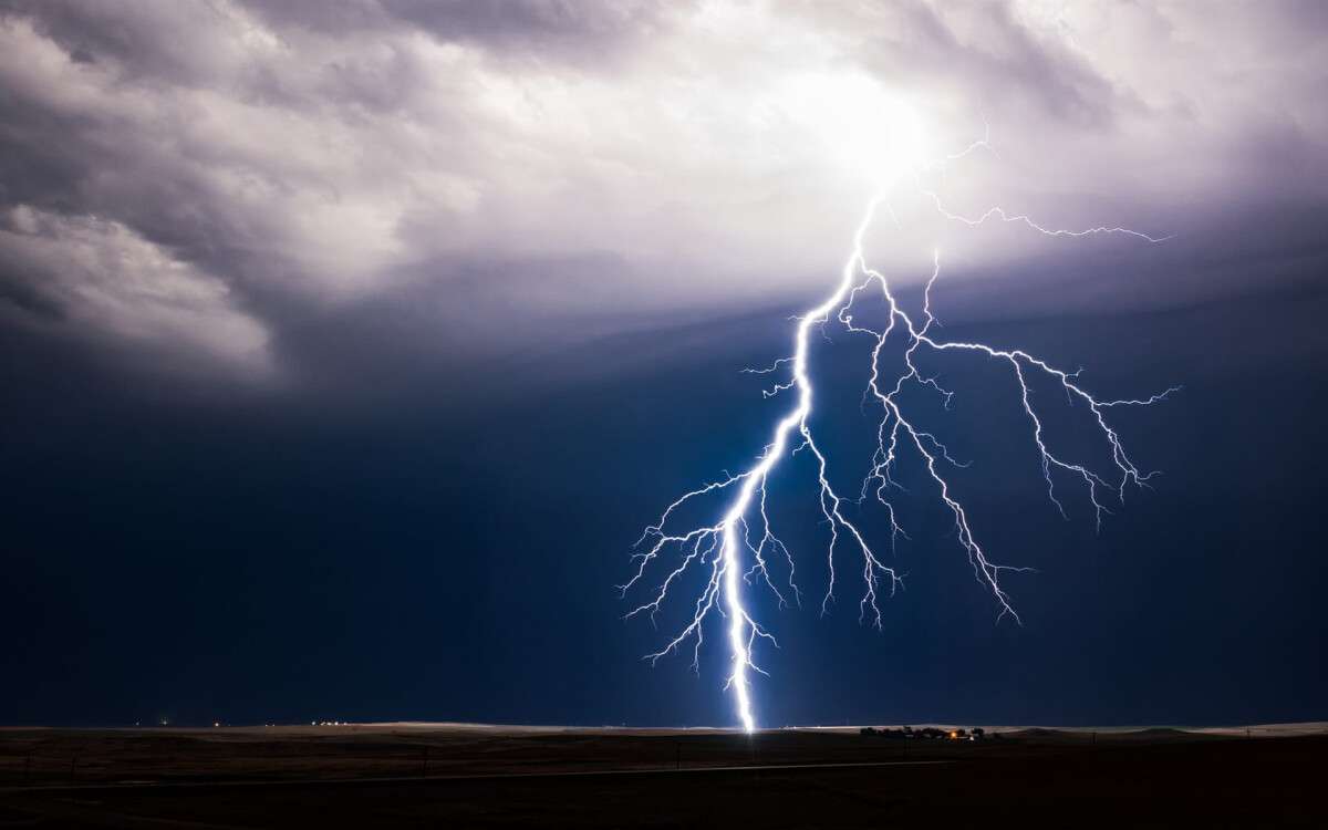 Bad-weather-lightning-storm_1920x1200
