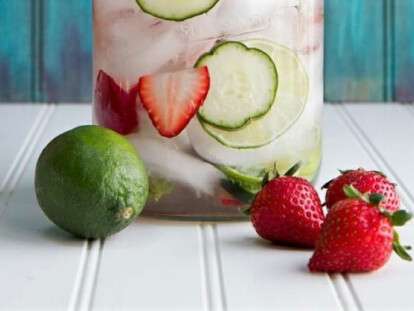 огурец и клубника