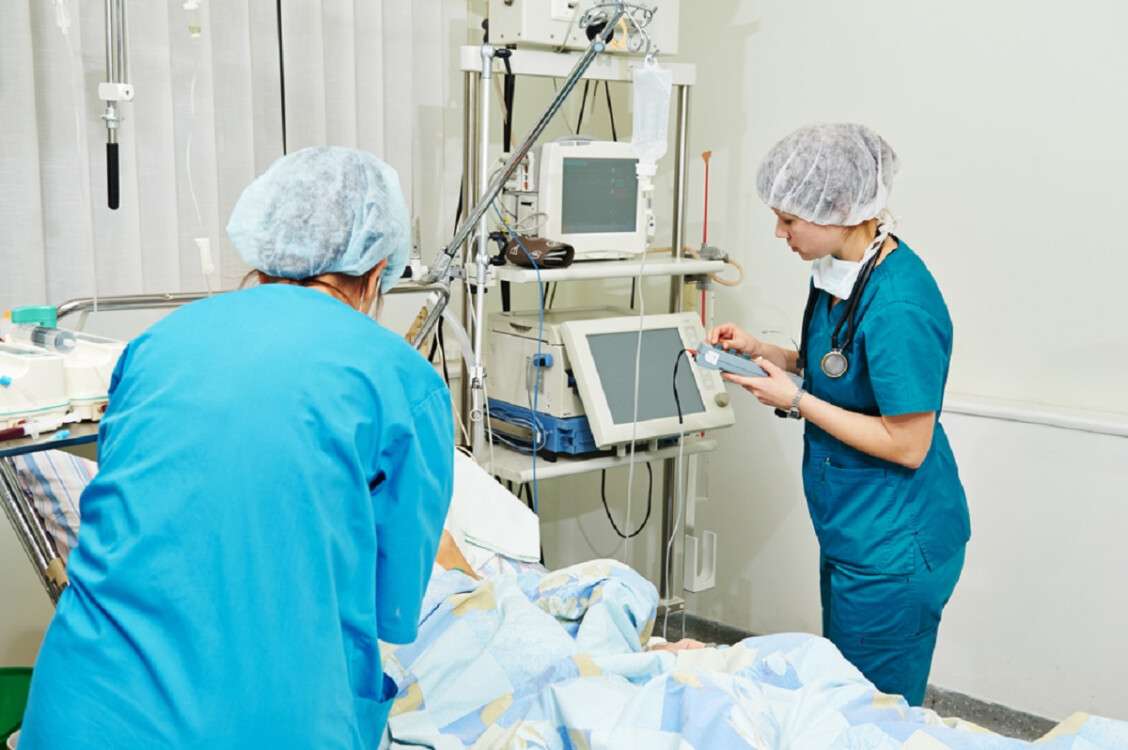 surgeons women in reanimation room