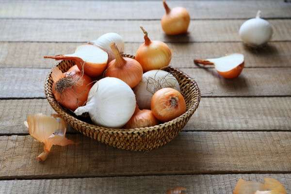 depositphotos_38075099-stock-photo-onions-in-a-wicker-basket