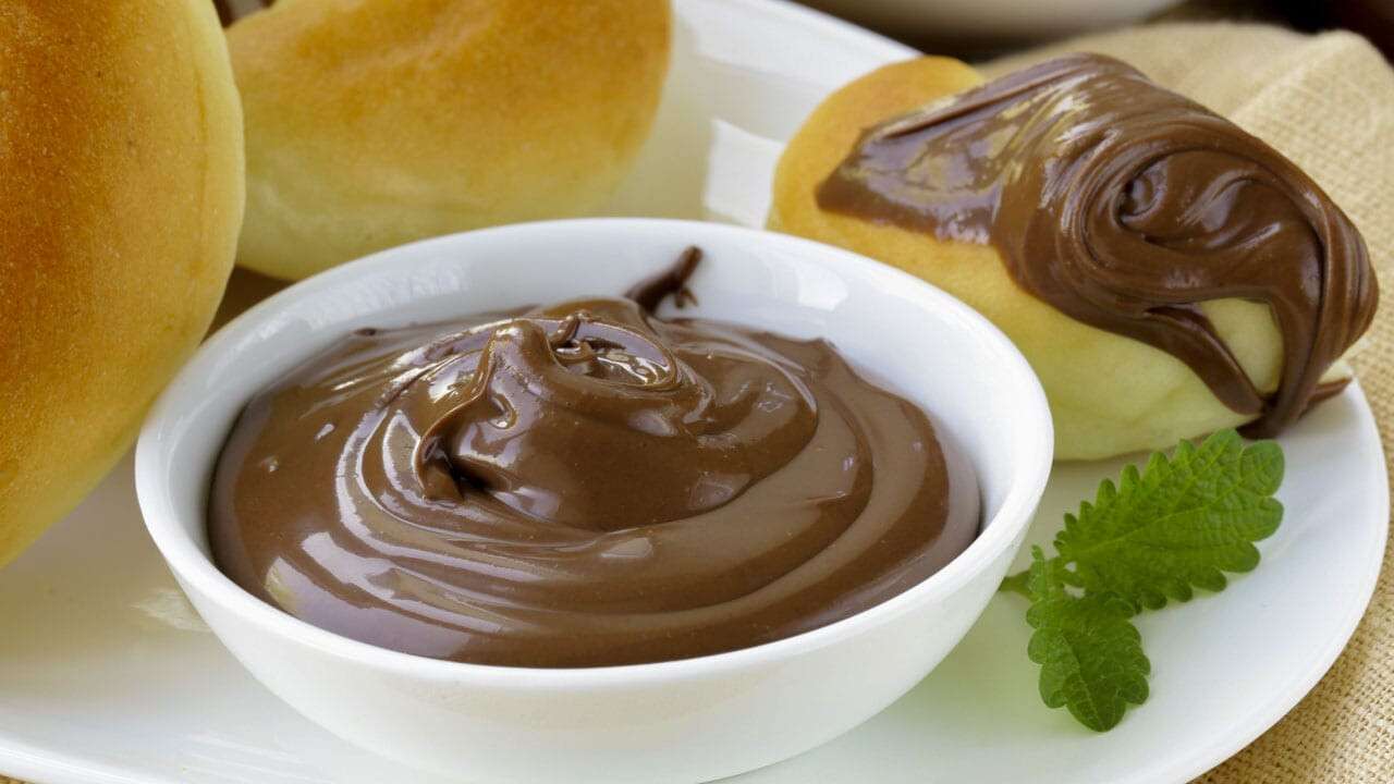 desert-shokoladnaya-pasta-nutela-domashnyaya