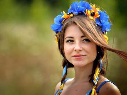 ukrainka-dana-gergardt-dana-kareglazaia-venok-lenty