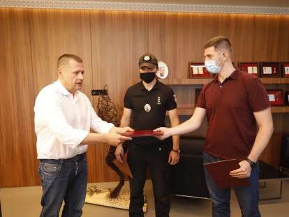 наград