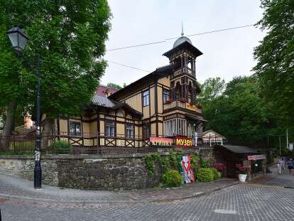 1200px-Вілла_«Сіріус»_(зміш.)_DSC_0133_stitch