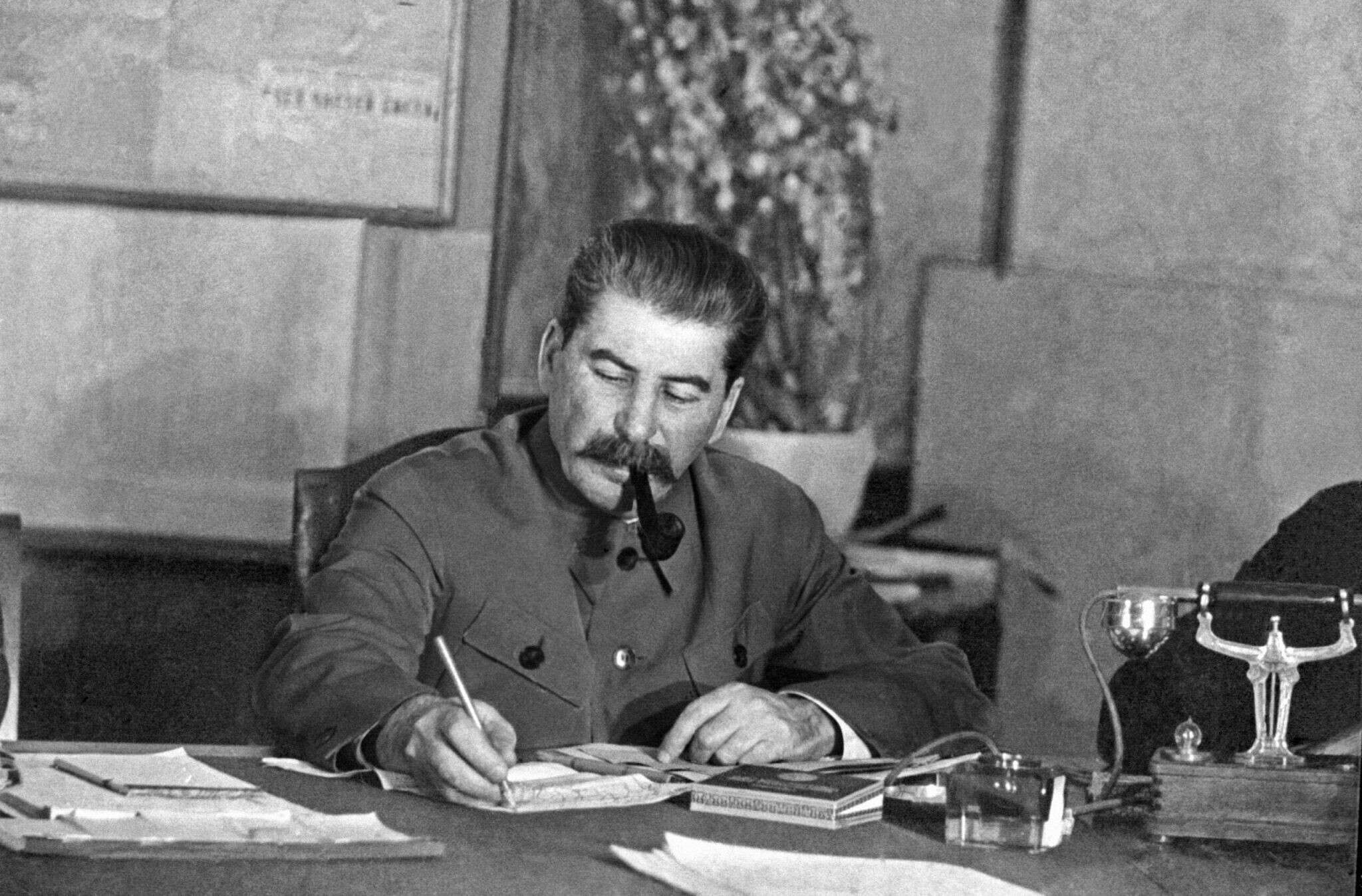 stalin_in_march_1935