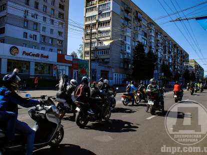 В Днепре по набережной промчалась мотоколонна байкеров (Фото)