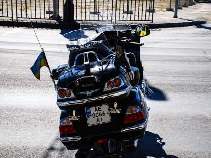 В Днепре по набережной промчалась мотоколонна байкеров (Фото)