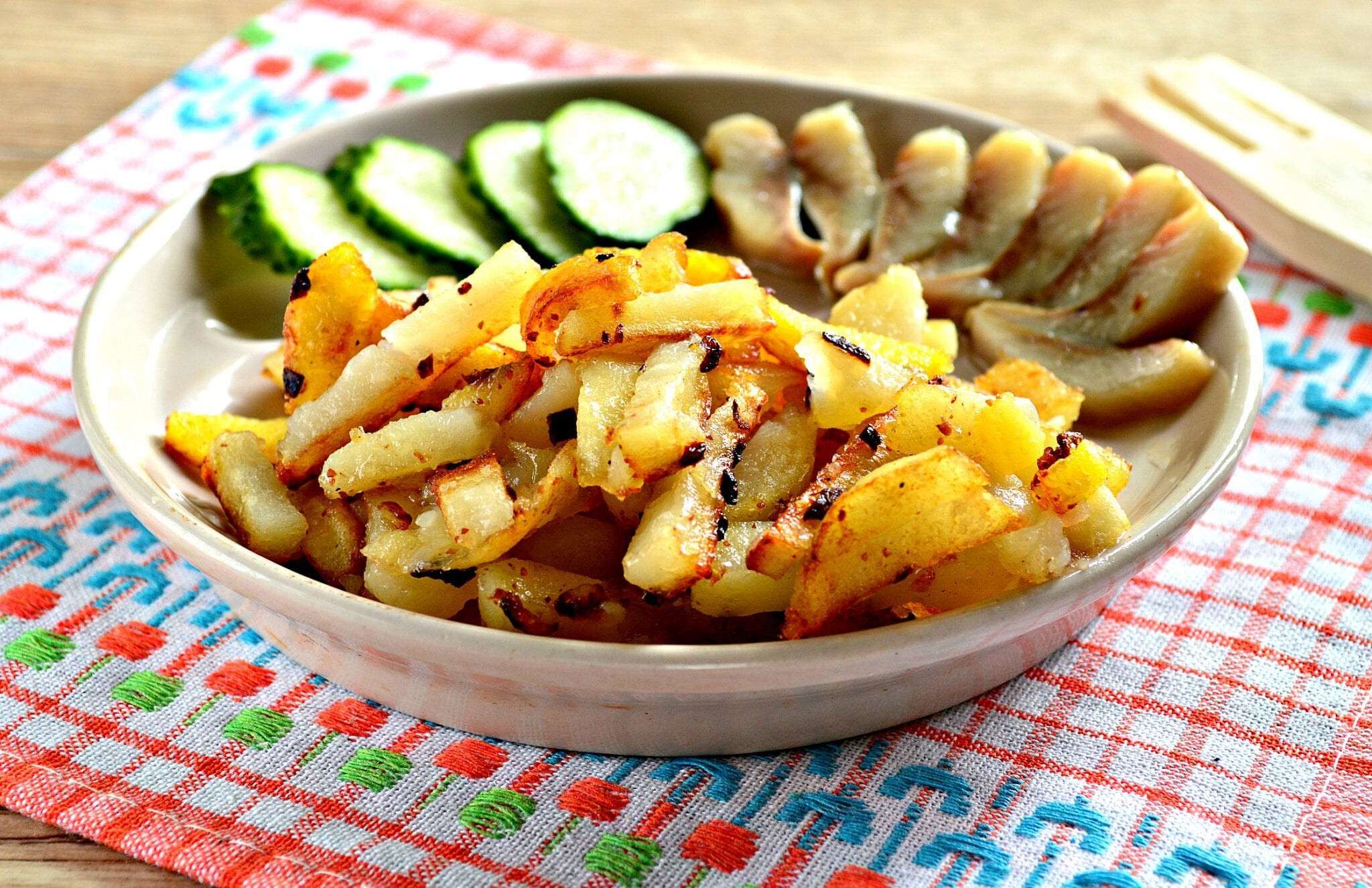 Жареная картошка всегда получается с румяной корочкой и не