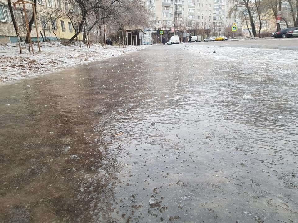 Понял дождь. Ледяной дождь гололед. Осенняя гололедица. Ледяной дождь идет. Дождь на Днепровском.