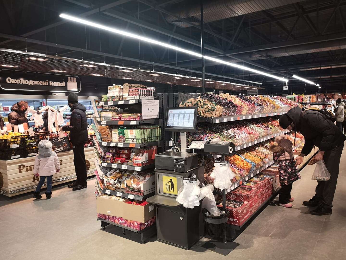 В Днепре открылся новый круглосуточный супермаркет АТБ: местные жители довольны (Фото)