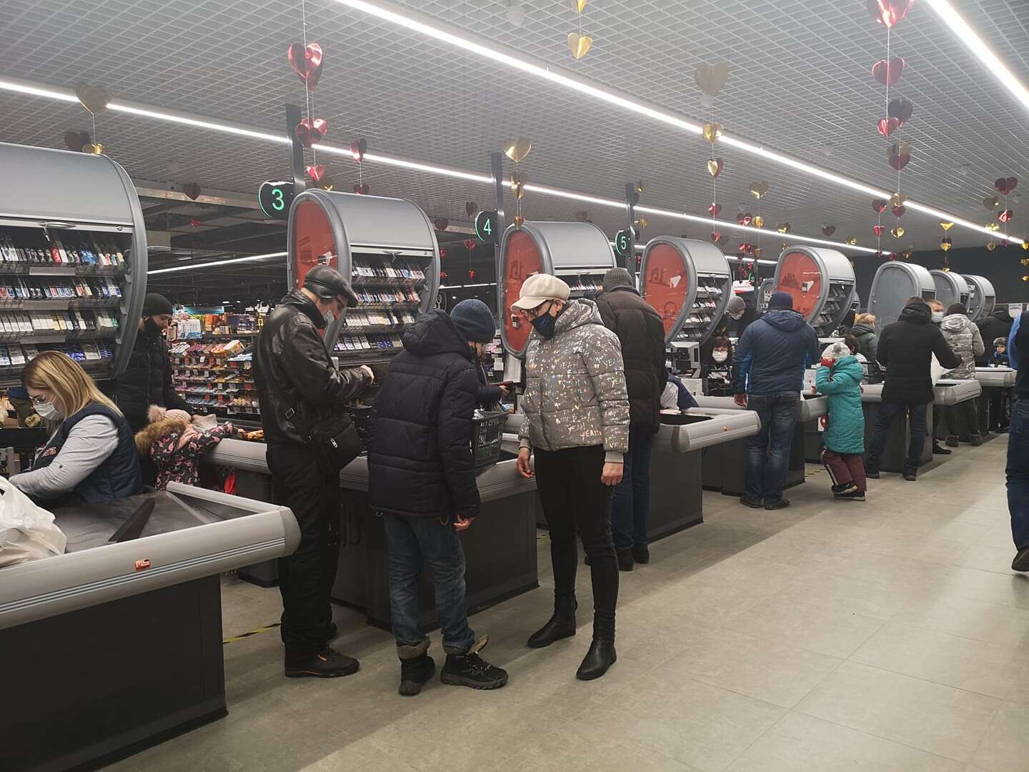 В Днепре открылся новый круглосуточный супермаркет АТБ: местные жители довольны (Фото)
