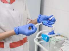 Вакцинация не для всех: кому от COVID прививаться опасно