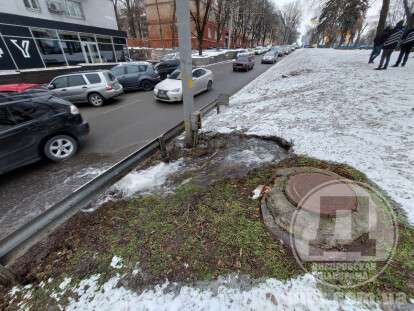 В Днепре на пр. Яворницкого прорвало трубу