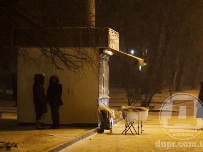 Как выглядит ночной ж/м Победа под снежным покровом (Фото)