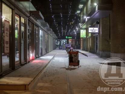 Как выглядит ночной ж/м Победа под снежным покровом (Фото)
