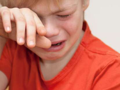 Ребенок плачет