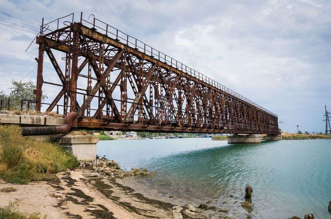 Железнодорожный мост через пролив Тонкий