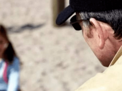 Мужчина приставал к детям на площадке