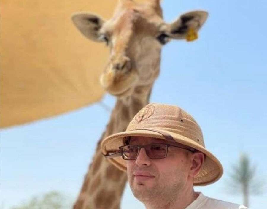 Лидер днепропетровской ОПЗЖ кормит жирафов