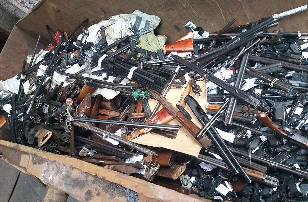В Днепре полиция уничтожила 1.5 тонны оружия, фото, видео
