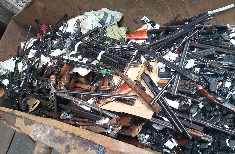 Под пресс и в переплавку: в Днепре уничтожили 1.5 тонны оружия (Фото ...