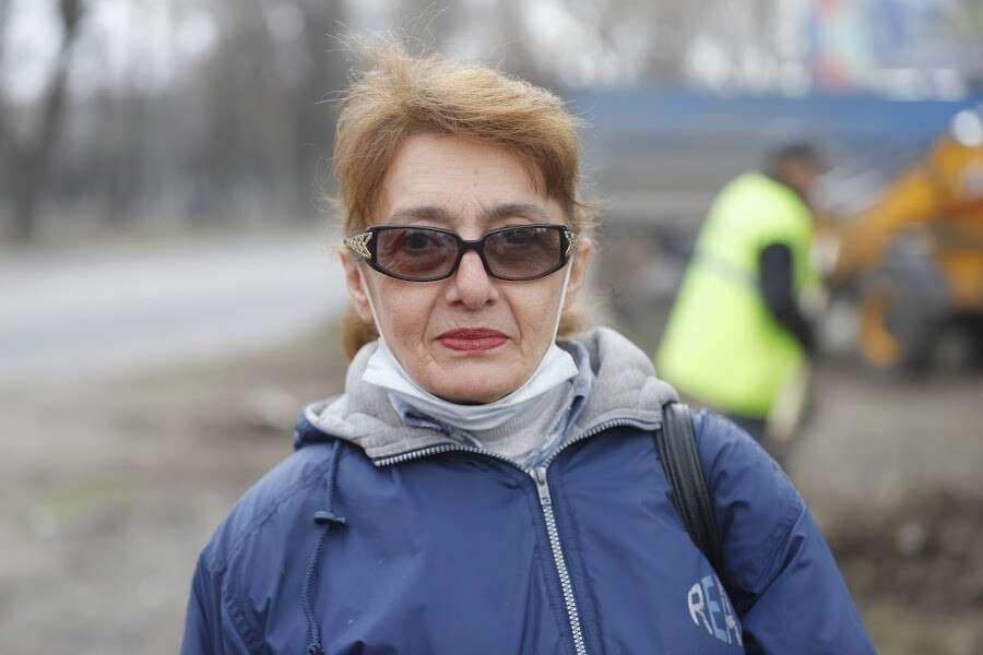 Весенняя уборка в Днепре: комплексно убирают улицу Киевскую