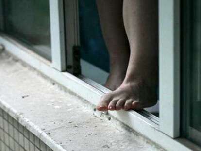 Вышла из окна