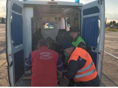 эвакуируют бойца