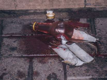 окровавленная бутылка