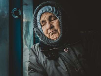 стой бабуля