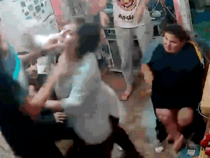 медсестра напала