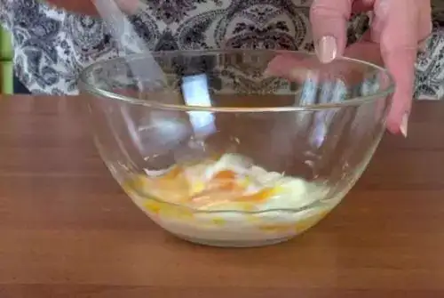 взбить яйца 