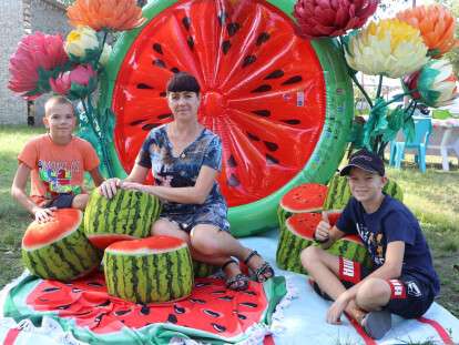 Ірина разом із сином і племінником