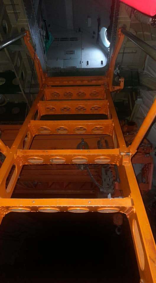 Лестница из грузового отсека в кабину пилотов