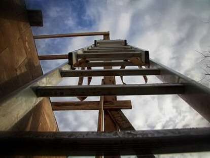 упал с лестницы