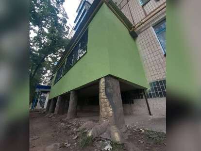 балкон на курьих ножках