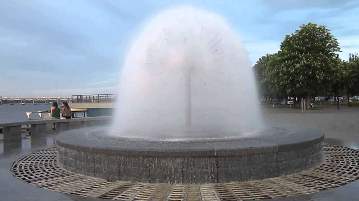 Фото фонтана Одувансика на набережной